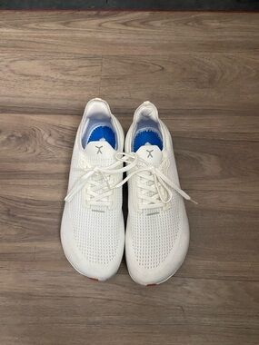 Flux Adapt Runner White Gum Mens Size 11 Womens Size 9.5 Running Casual Shoes